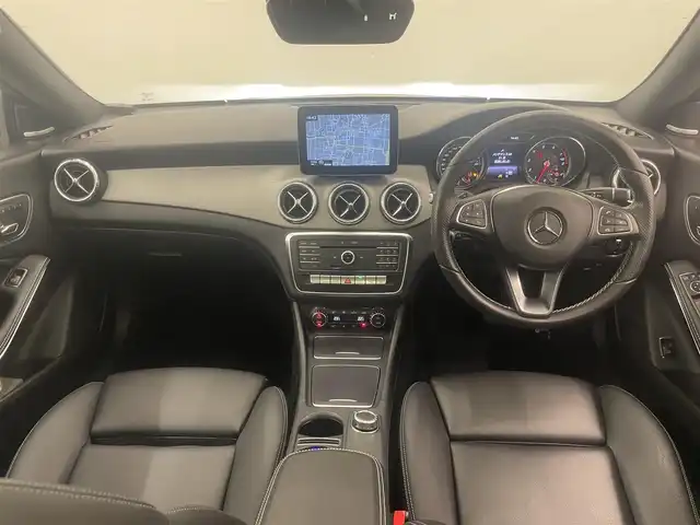 メルセデス・ベンツ ＣＬＡ２２０ 4MATIC 岡山県 2018(平30)年 3.2万km コスモスブラック レーダーセーフティパッケージ/プレミアムパッケージ/純正ナビ/バックカメラ/ESP/オートワイパー/オートライト/アクティブブレーキアシスト/アテンションアシスト/ブラインドスポット/レーンキープアシスト/アイドリングストップ/PRE　SAFE/harman kardonオーディオシステム/シートヒーター/パノラミックスライディングルーフ/アンビエントライト/ETC