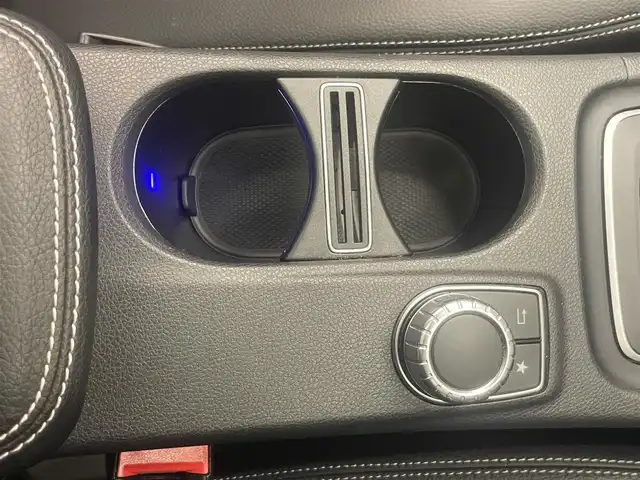 メルセデス・ベンツ ＣＬＡ２２０ 4MATIC 岡山県 2018(平30)年 3.2万km コスモスブラック レーダーセーフティパッケージ/プレミアムパッケージ/純正ナビ/バックカメラ/ESP/オートワイパー/オートライト/アクティブブレーキアシスト/アテンションアシスト/ブラインドスポット/レーンキープアシスト/アイドリングストップ/PRE　SAFE/harman kardonオーディオシステム/シートヒーター/パノラミックスライディングルーフ/アンビエントライト/ETC