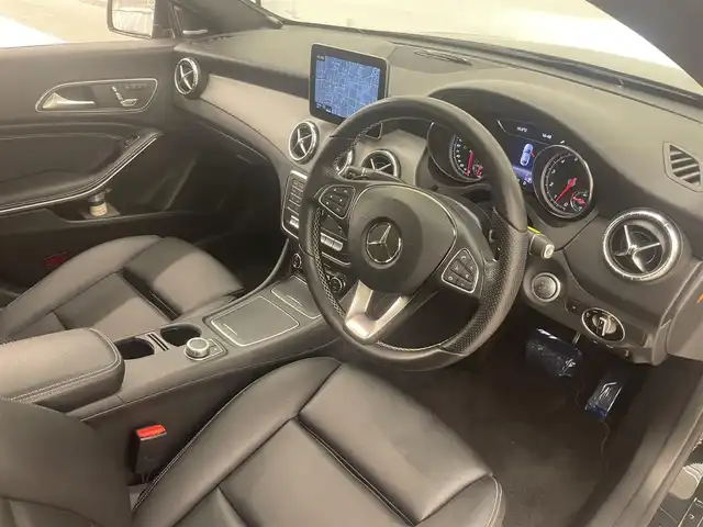 メルセデス・ベンツ ＣＬＡ２２０ 4MATIC 岡山県 2018(平30)年 3.2万km コスモスブラック レーダーセーフティパッケージ/プレミアムパッケージ/純正ナビ/バックカメラ/ESP/オートワイパー/オートライト/アクティブブレーキアシスト/アテンションアシスト/ブラインドスポット/レーンキープアシスト/アイドリングストップ/PRE　SAFE/harman kardonオーディオシステム/シートヒーター/パノラミックスライディングルーフ/アンビエントライト/ETC