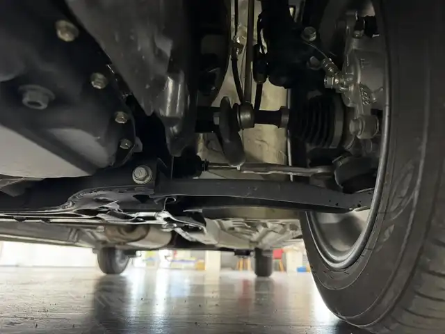 ダイハツ タント ファンクロス 三重県 2023(令5)年 1.7万km ブラックマイカメタリック/サンドベージュメタリック ガソリン/FF/インパネCVT/ストラーダ 7インチ ワイドナビ CN-R300WD/（FM/AM/CD/DVD/iPod/USB/MEMORY MUSIC/SD/TV/VTR/HDMI）/【OP】パノラマモニター/両側パワースライドドア（開閉予約機能付）/スマートアシスト/・衝突回避支援ブレーキ機能（対車両・対歩行者（昼夜））/・衝突警報機能（対車両・対歩行者（昼夜）/・ブレーキ制御付誤発進抑制機能（前方・後方）/・車線逸脱抑制制御機能/・車線逸脱警報機能/・路側逸脱警報機能/・ふらつき警報/・コーナーセンサー（フロント2個／リヤ4個）/・標識認識機能（進入禁止/最高速度/一時停止）/など/装備/・シートヒーター（D/N）/・ルーフレール/・オートエアコン/・電子パーキングブレーキ&ブレーキホールド機能/・オートライト/・LEDヘッドランプ/・LEDフロントフォグランプ/・プッシュスタート/・ステアリングスイッチ/・純正14inAW/・保/取/・スマートキーx1/など