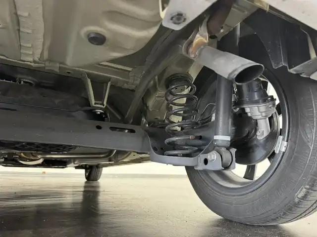 ダイハツ タント ファンクロス 三重県 2023(令5)年 1.7万km ブラックマイカメタリック/サンドベージュメタリック ガソリン/FF/インパネCVT/ストラーダ 7インチ ワイドナビ CN-R300WD/（FM/AM/CD/DVD/iPod/USB/MEMORY MUSIC/SD/TV/VTR/HDMI）/【OP】パノラマモニター/両側パワースライドドア（開閉予約機能付）/スマートアシスト/・衝突回避支援ブレーキ機能（対車両・対歩行者（昼夜））/・衝突警報機能（対車両・対歩行者（昼夜）/・ブレーキ制御付誤発進抑制機能（前方・後方）/・車線逸脱抑制制御機能/・車線逸脱警報機能/・路側逸脱警報機能/・ふらつき警報/・コーナーセンサー（フロント2個／リヤ4個）/・標識認識機能（進入禁止/最高速度/一時停止）/など/装備/・シートヒーター（D/N）/・ルーフレール/・オートエアコン/・電子パーキングブレーキ&ブレーキホールド機能/・オートライト/・LEDヘッドランプ/・LEDフロントフォグランプ/・プッシュスタート/・ステアリングスイッチ/・純正14inAW/・保/取/・スマートキーx1/など