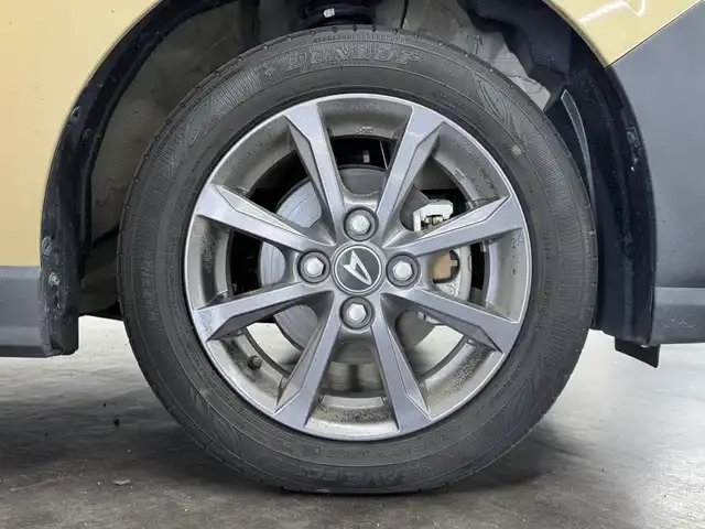 ダイハツ タント ファンクロス 三重県 2023(令5)年 1.7万km ブラックマイカメタリック/サンドベージュメタリック ガソリン/FF/インパネCVT/ストラーダ 7インチ ワイドナビ CN-R300WD/（FM/AM/CD/DVD/iPod/USB/MEMORY MUSIC/SD/TV/VTR/HDMI）/【OP】パノラマモニター/両側パワースライドドア（開閉予約機能付）/スマートアシスト/・衝突回避支援ブレーキ機能（対車両・対歩行者（昼夜））/・衝突警報機能（対車両・対歩行者（昼夜）/・ブレーキ制御付誤発進抑制機能（前方・後方）/・車線逸脱抑制制御機能/・車線逸脱警報機能/・路側逸脱警報機能/・ふらつき警報/・コーナーセンサー（フロント2個／リヤ4個）/・標識認識機能（進入禁止/最高速度/一時停止）/など/装備/・シートヒーター（D/N）/・ルーフレール/・オートエアコン/・電子パーキングブレーキ&ブレーキホールド機能/・オートライト/・LEDヘッドランプ/・LEDフロントフォグランプ/・プッシュスタート/・ステアリングスイッチ/・純正14inAW/・保/取/・スマートキーx1/など