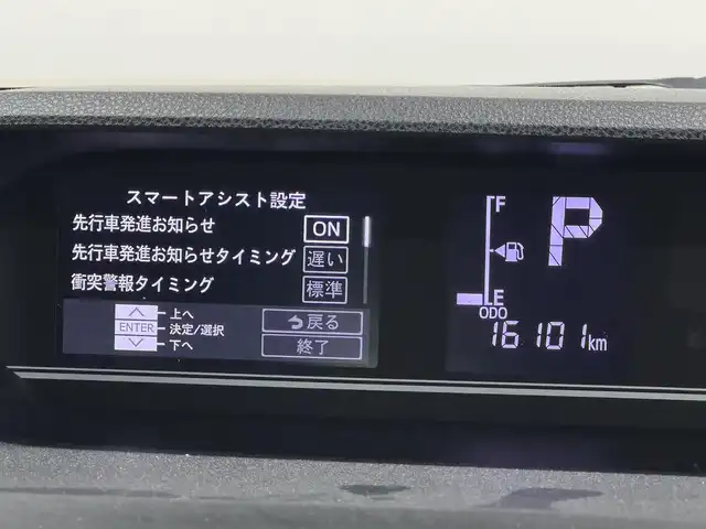 ダイハツ タント ファンクロス 三重県 2023(令5)年 1.7万km ブラックマイカメタリック/サンドベージュメタリック ガソリン/FF/インパネCVT/ストラーダ 7インチ ワイドナビ CN-R300WD/（FM/AM/CD/DVD/iPod/USB/MEMORY MUSIC/SD/TV/VTR/HDMI）/【OP】パノラマモニター/両側パワースライドドア（開閉予約機能付）/スマートアシスト/・衝突回避支援ブレーキ機能（対車両・対歩行者（昼夜））/・衝突警報機能（対車両・対歩行者（昼夜）/・ブレーキ制御付誤発進抑制機能（前方・後方）/・車線逸脱抑制制御機能/・車線逸脱警報機能/・路側逸脱警報機能/・ふらつき警報/・コーナーセンサー（フロント2個／リヤ4個）/・標識認識機能（進入禁止/最高速度/一時停止）/など/装備/・シートヒーター（D/N）/・ルーフレール/・オートエアコン/・電子パーキングブレーキ&ブレーキホールド機能/・オートライト/・LEDヘッドランプ/・LEDフロントフォグランプ/・プッシュスタート/・ステアリングスイッチ/・純正14inAW/・保/取/・スマートキーx1/など