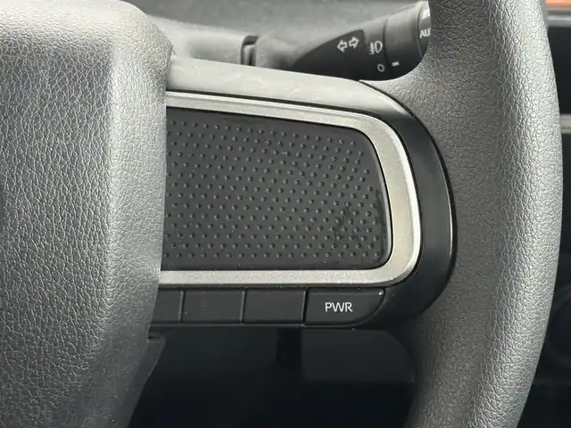 ダイハツ タント ファンクロス 三重県 2023(令5)年 1.7万km ブラックマイカメタリック/サンドベージュメタリック ガソリン/FF/インパネCVT/ストラーダ 7インチ ワイドナビ CN-R300WD/（FM/AM/CD/DVD/iPod/USB/MEMORY MUSIC/SD/TV/VTR/HDMI）/【OP】パノラマモニター/両側パワースライドドア（開閉予約機能付）/スマートアシスト/・衝突回避支援ブレーキ機能（対車両・対歩行者（昼夜））/・衝突警報機能（対車両・対歩行者（昼夜）/・ブレーキ制御付誤発進抑制機能（前方・後方）/・車線逸脱抑制制御機能/・車線逸脱警報機能/・路側逸脱警報機能/・ふらつき警報/・コーナーセンサー（フロント2個／リヤ4個）/・標識認識機能（進入禁止/最高速度/一時停止）/など/装備/・シートヒーター（D/N）/・ルーフレール/・オートエアコン/・電子パーキングブレーキ&ブレーキホールド機能/・オートライト/・LEDヘッドランプ/・LEDフロントフォグランプ/・プッシュスタート/・ステアリングスイッチ/・純正14inAW/・保/取/・スマートキーx1/など