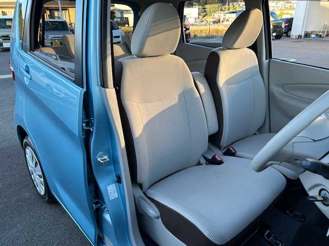 日産 デイズ J 静岡県 2019(平31)年 0.8万km アイスブルー 社外オーディオ/（CD/AM/FM）/コーナーセンサー（前後）/リモコンキー/純正フロアマット/純正ドアバイザー/保証書/取扱説明書