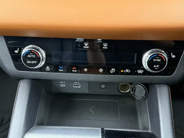 三菱 アウトランダー ＰＨＥＶ P 愛知県 2022(令4)年 1.4万km ホワイトダイヤモンド 純正ナビ/Bluetooth接続/フルセグTV/USB/AM/FM/マルチアラウンド/BOSEプレミアムサウンド/ETC2.0/ドライブレコーダー/ブラインドスポットモニター/ステアリングヒーター/電動パワーシート/シートヒーター/オートホールド/電動パーキングブレーキ/メモリーシート/電動格納式ドアミラー/ルーフレール/パドルシフト/ステアリングスイッチ/3列シート/レザーシート/電動リアゲート/AC150W/純正20インチアルミホイール/フロアマット/オートライト/LEDヘッドライト/スマートキー/プッシュスタート