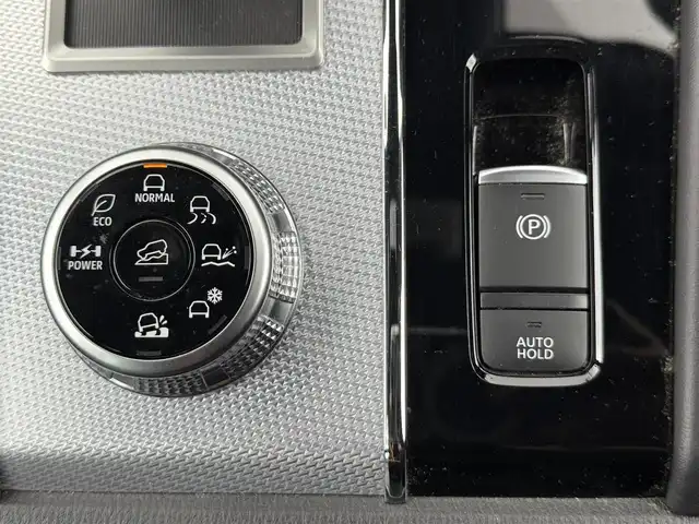 三菱 アウトランダー ＰＨＥＶ P 愛知県 2022(令4)年 1.4万km ホワイトダイヤモンド 純正ナビ/Bluetooth接続/フルセグTV/USB/AM/FM/マルチアラウンド/BOSEプレミアムサウンド/ETC2.0/ドライブレコーダー/ブラインドスポットモニター/ステアリングヒーター/電動パワーシート/シートヒーター/オートホールド/電動パーキングブレーキ/メモリーシート/電動格納式ドアミラー/ルーフレール/パドルシフト/ステアリングスイッチ/3列シート/レザーシート/電動リアゲート/AC150W/純正20インチアルミホイール/フロアマット/オートライト/LEDヘッドライト/スマートキー/プッシュスタート