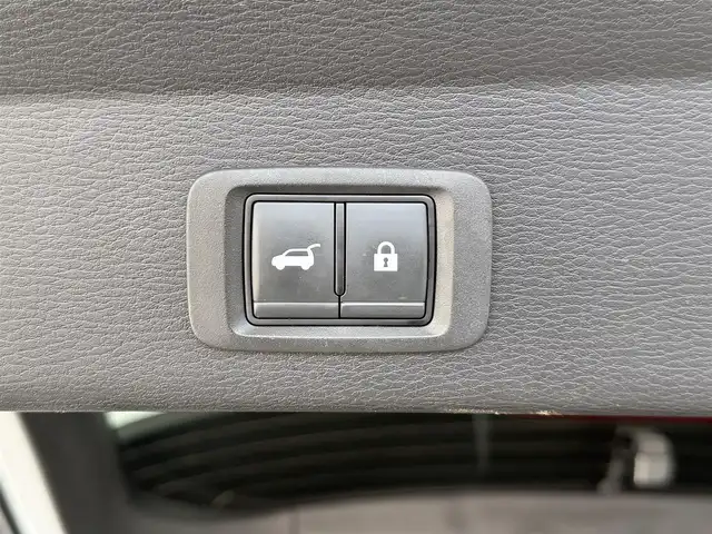 三菱 アウトランダー ＰＨＥＶ P 愛知県 2022(令4)年 1.4万km ホワイトダイヤモンド 純正ナビ/Bluetooth接続/フルセグTV/USB/AM/FM/マルチアラウンド/BOSEプレミアムサウンド/ETC2.0/ドライブレコーダー/ブラインドスポットモニター/ステアリングヒーター/電動パワーシート/シートヒーター/オートホールド/電動パーキングブレーキ/メモリーシート/電動格納式ドアミラー/ルーフレール/パドルシフト/ステアリングスイッチ/3列シート/レザーシート/電動リアゲート/AC150W/純正20インチアルミホイール/フロアマット/オートライト/LEDヘッドライト/スマートキー/プッシュスタート