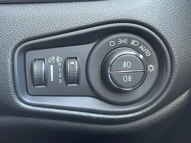 クライスラー・ジープ ジープ レネゲード リミテッド 東京都 2021(令3)年 4万km 赤 純正ナビ/バックカメラ/Bluetooth/ブラインドスポットモニター/ルーフレール/ビルトインETC2.0/ドライブレコーダー/LEDヘッドライト/プッシュスタート/インテリキー/アダプティブクルーズコントロール/ブラックレザーシート