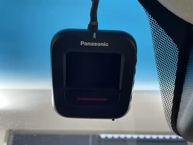 ホンダ フリード＋ G 滋賀県 2023(令5)年 0.6万km プラチナホワイトパール 純正ナビ/バックカメラ/CD/DVD/Bluetooth/フルセグTV/ETC/ホンダセンシング/シートヒーター/両側パワースライドドア/LEDヘッドライト/プッシュスタート/スマートキー/衝突軽減ブレーキ