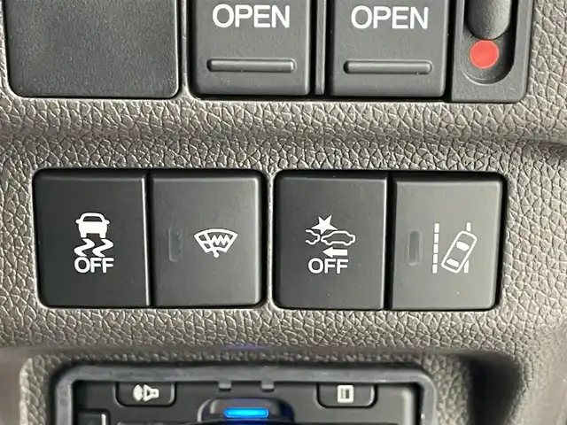 ホンダ フリード＋ G 滋賀県 2023(令5)年 0.6万km プラチナホワイトパール 純正ナビ/バックカメラ/CD/DVD/Bluetooth/フルセグTV/ETC/ホンダセンシング/シートヒーター/両側パワースライドドア/LEDヘッドライト/プッシュスタート/スマートキー/衝突軽減ブレーキ