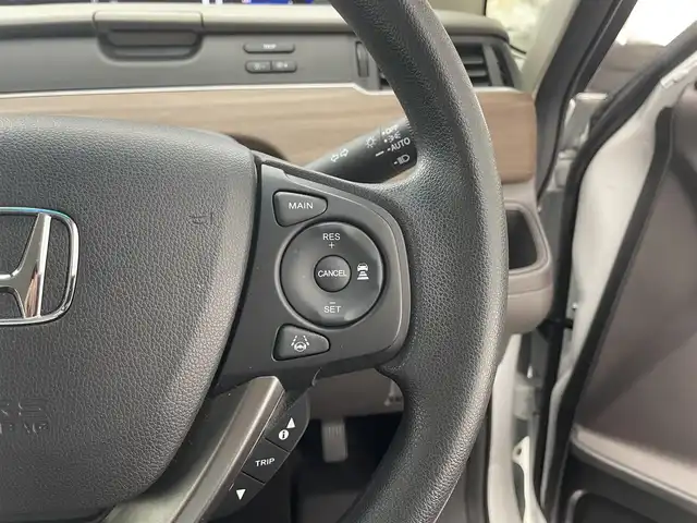 ホンダ フリード＋ G 滋賀県 2023(令5)年 0.6万km プラチナホワイトパール 純正ナビ/バックカメラ/CD/DVD/Bluetooth/フルセグTV/ETC/ホンダセンシング/シートヒーター/両側パワースライドドア/LEDヘッドライト/プッシュスタート/スマートキー/衝突軽減ブレーキ