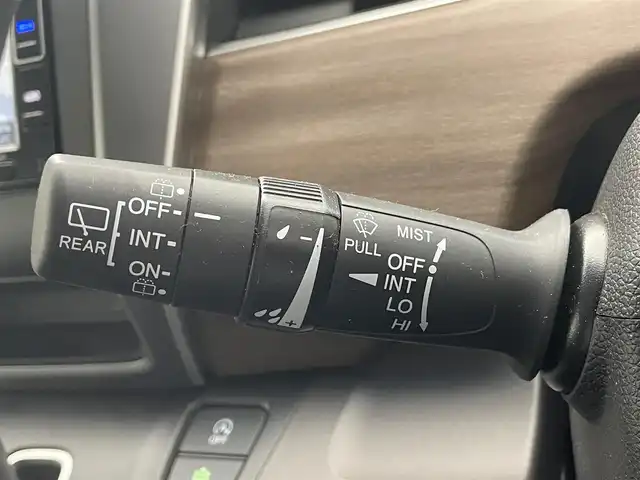 ホンダ フリード＋ G 滋賀県 2023(令5)年 0.6万km プラチナホワイトパール 純正ナビ/バックカメラ/CD/DVD/Bluetooth/フルセグTV/ETC/ホンダセンシング/シートヒーター/両側パワースライドドア/LEDヘッドライト/プッシュスタート/スマートキー/衝突軽減ブレーキ