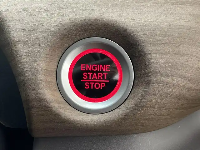 ホンダ フリード＋ G 滋賀県 2023(令5)年 0.6万km プラチナホワイトパール 純正ナビ/バックカメラ/CD/DVD/Bluetooth/フルセグTV/ETC/ホンダセンシング/シートヒーター/両側パワースライドドア/LEDヘッドライト/プッシュスタート/スマートキー/衝突軽減ブレーキ