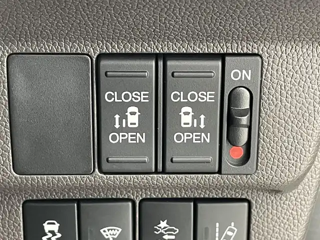 ホンダ フリード＋ G 滋賀県 2023(令5)年 0.6万km プラチナホワイトパール 純正ナビ/バックカメラ/CD/DVD/Bluetooth/フルセグTV/ETC/ホンダセンシング/シートヒーター/両側パワースライドドア/LEDヘッドライト/プッシュスタート/スマートキー/衝突軽減ブレーキ