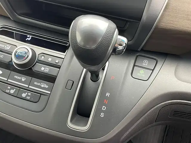 ホンダ フリード＋ G 滋賀県 2023(令5)年 0.6万km プラチナホワイトパール 純正ナビ/バックカメラ/CD/DVD/Bluetooth/フルセグTV/ETC/ホンダセンシング/シートヒーター/両側パワースライドドア/LEDヘッドライト/プッシュスタート/スマートキー/衝突軽減ブレーキ