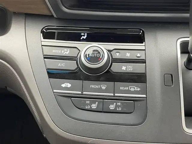 ホンダ フリード＋ G 滋賀県 2023(令5)年 0.6万km プラチナホワイトパール 純正ナビ/バックカメラ/CD/DVD/Bluetooth/フルセグTV/ETC/ホンダセンシング/シートヒーター/両側パワースライドドア/LEDヘッドライト/プッシュスタート/スマートキー/衝突軽減ブレーキ