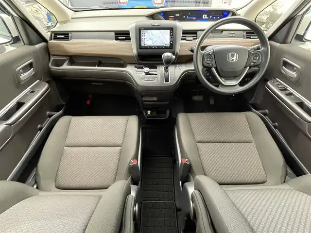 ホンダ フリード＋ G 滋賀県 2023(令5)年 0.6万km プラチナホワイトパール 純正ナビ/バックカメラ/CD/DVD/Bluetooth/フルセグTV/ETC/ホンダセンシング/シートヒーター/両側パワースライドドア/LEDヘッドライト/プッシュスタート/スマートキー/衝突軽減ブレーキ