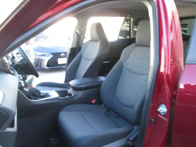 トヨタ ＲＡＶ４ ハイブリットX 千葉県 2020(令2)年 3.8万km センシュアルレッドマイカ ワンオーナー/4WD/純正SDナビ、フルセグTV/バックカメラ/純正オーディオ【DVD/CD/BT/SD】/LEDヘッドライト/Toyota Safety Sense/レーダークルーズコントロール/レーンキープアシスト/AC100V/TRDドアハンドルプロテクター/純正前方ドライブレコーダー/ビルトインETC/スペアキー/取扱説明書/ナビ取扱説明書/新車時保証書/トヨタ整備記録簿(R3/R4/R5/R6)