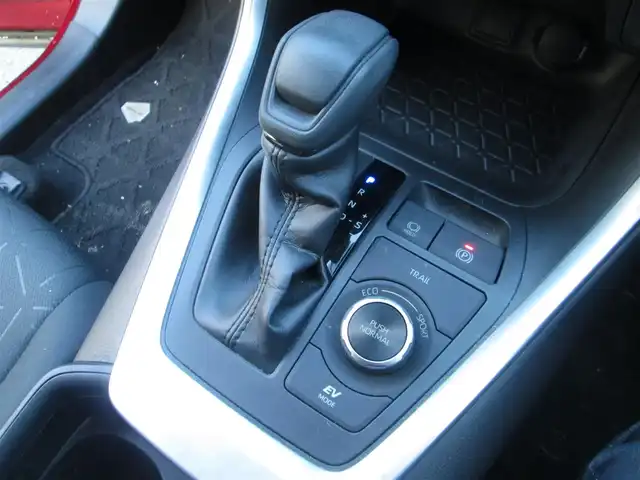 トヨタ ＲＡＶ４ ハイブリットX 千葉県 2020(令2)年 3.8万km センシュアルレッドマイカ ワンオーナー/4WD/純正SDナビ、フルセグTV/バックカメラ/純正オーディオ【DVD/CD/BT/SD】/LEDヘッドライト/Toyota Safety Sense/レーダークルーズコントロール/レーンキープアシスト/AC100V/TRDドアハンドルプロテクター/純正前方ドライブレコーダー/ビルトインETC/スペアキー/取扱説明書/ナビ取扱説明書/新車時保証書/トヨタ整備記録簿(R3/R4/R5/R6)