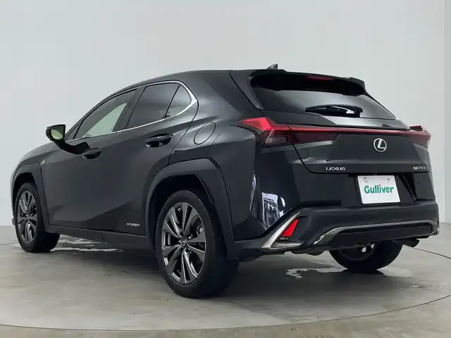 レクサス ＵＸ 250h Fスポーツ 鹿児島県 2020(令2)年 5.7万km グラファイトブラックガラスフレーク 純正メモリナビ/(B/CD/DVD/AM/FM/フルセグTV)/全方位カメラ/ブラインドスポットモニター/プリクラッシュセーフティ/ワイヤレス充電/オートマチックハイビーム/パワーバックドア/レーンキープアシスト/サンルーフ/前席シートヒーター/ステアリングヒーター/純正ドライブレコーダー/電動パーキングブレーキ/オートホールド/パドルシフト/前席パワーシート/前後コーナーセンサー/革巻ステアリング/純正18インチアルミホイール/純正フロアマット/純正LEDヘッドライト
