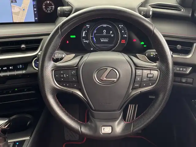 レクサス ＵＸ 250h Fスポーツ 鹿児島県 2020(令2)年 5.7万km グラファイトブラックガラスフレーク 純正メモリナビ/(B/CD/DVD/AM/FM/フルセグTV)/全方位カメラ/ブラインドスポットモニター/プリクラッシュセーフティ/ワイヤレス充電/オートマチックハイビーム/パワーバックドア/レーンキープアシスト/サンルーフ/前席シートヒーター/ステアリングヒーター/純正ドライブレコーダー/電動パーキングブレーキ/オートホールド/パドルシフト/前席パワーシート/前後コーナーセンサー/革巻ステアリング/純正18インチアルミホイール/純正フロアマット/純正LEDヘッドライト
