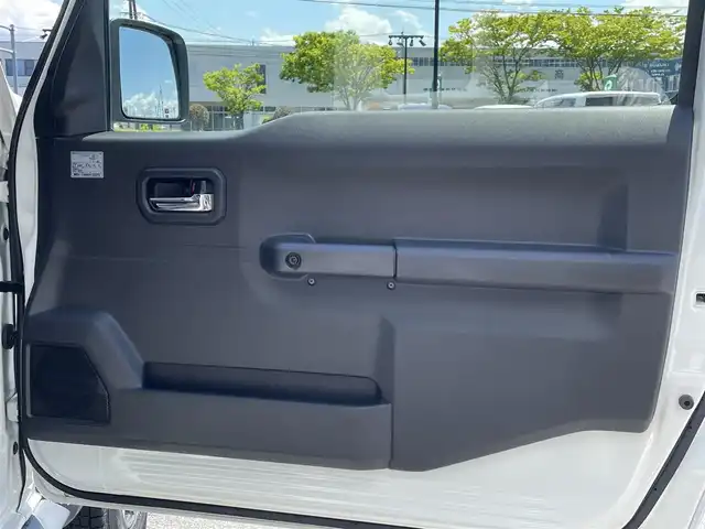 スズキ ジムニー シエラ JC 鳥取県 2020(令2)年 6.4万km ピュアホワイトP 4WD/純正ナビ/フルセグ/DVD/CD/BT/USB/バックカメラ・ETC/前席シートヒーター/衝突軽減ブレーキ/クルーズコントロール/レーンキープアシスト/LEDヘッドライト/ビルシュタインショックアブソーバ/純正15インチアルミホイール/プッシュエンジンスタート/ルーフキャリアバー/保証書・取扱説明書/スペアキー/純正アルミサマータイヤセット積込/(タイヤ残り溝　４部山)
