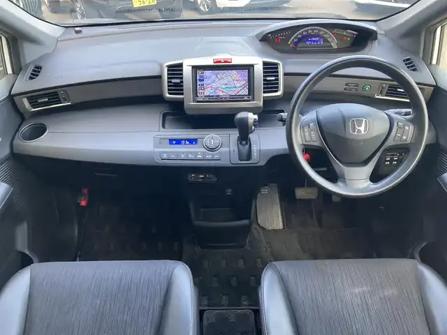 ホンダ フリード スパイク G プレミアムエディション 大分県 2016(平28)年 9.7万km ホワイトオーキッドパール ワンオーナー /両側パワースライドドア /社外15インチアルミホイール/オートライト/社外ドラレコ/純正ビルトインETC/ナビ/フルセグTV/Bluetooth/5月3日から5月7日までお休みの為、書類発送及び車両搬出は5月8日以降になります。