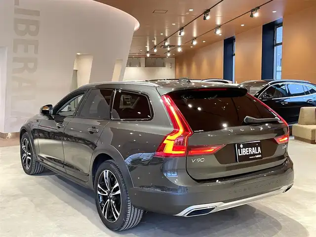 ボルボ Ｖ９０ クロスカントリー D4 AWD プロ 道央・札幌 2021(令3)年 3.8万km グレー インテリセーフ/・city　Safety・ACC・LKA・LCMA・BLIS・360°カメラ/・パイロットアシスト・フルアクティブハイビーム/haｒman/kardonサラウンド/ヘットアップディスプレイ/ナッパレザーシート/シートヒーター/シートベンチレーション/ステアリングヒーター/純正ＨＤＤナビ/フルセグＴＶ/パワーテールゲート