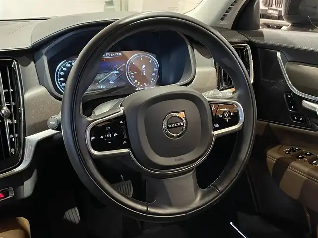 ボルボ Ｖ９０ クロスカントリー D4 AWD プロ 道央・札幌 2021(令3)年 3.8万km グレー インテリセーフ/・city　Safety・ACC・LKA・LCMA・BLIS・360°カメラ/・パイロットアシスト・フルアクティブハイビーム/haｒman/kardonサラウンド/ヘットアップディスプレイ/ナッパレザーシート/シートヒーター/シートベンチレーション/ステアリングヒーター/純正ＨＤＤナビ/フルセグＴＶ/パワーテールゲート