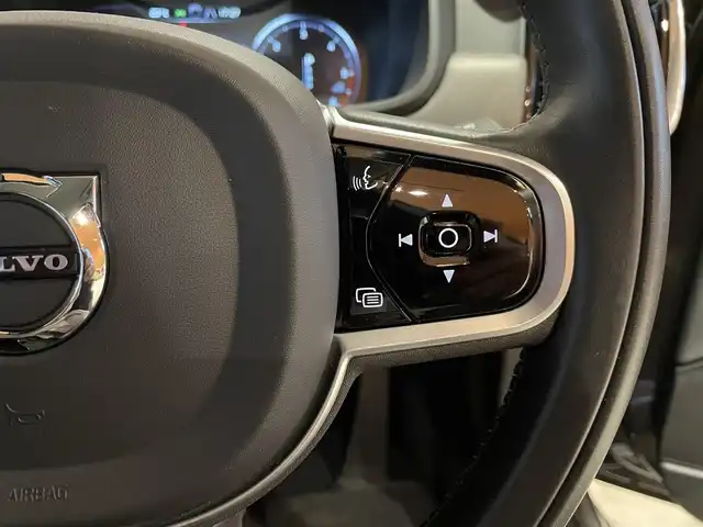 ボルボ Ｖ９０ クロスカントリー D4 AWD プロ 道央・札幌 2021(令3)年 3.8万km グレー インテリセーフ/・city　Safety・ACC・LKA・LCMA・BLIS・360°カメラ/・パイロットアシスト・フルアクティブハイビーム/haｒman/kardonサラウンド/ヘットアップディスプレイ/ナッパレザーシート/シートヒーター/シートベンチレーション/ステアリングヒーター/純正ＨＤＤナビ/フルセグＴＶ/パワーテールゲート