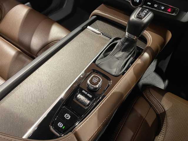 ボルボ Ｖ９０ クロスカントリー D4 AWD プロ 道央・札幌 2021(令3)年 3.8万km グレー インテリセーフ/・city　Safety・ACC・LKA・LCMA・BLIS・360°カメラ/・パイロットアシスト・フルアクティブハイビーム/haｒman/kardonサラウンド/ヘットアップディスプレイ/ナッパレザーシート/シートヒーター/シートベンチレーション/ステアリングヒーター/純正ＨＤＤナビ/フルセグＴＶ/パワーテールゲート
