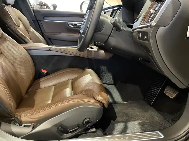 ボルボ Ｖ９０ クロスカントリー D4 AWD プロ 道央・札幌 2021(令3)年 3.8万km グレー インテリセーフ/・city　Safety・ACC・LKA・LCMA・BLIS・360°カメラ/・パイロットアシスト・フルアクティブハイビーム/haｒman/kardonサラウンド/ヘットアップディスプレイ/ナッパレザーシート/シートヒーター/シートベンチレーション/ステアリングヒーター/純正ＨＤＤナビ/フルセグＴＶ/パワーテールゲート