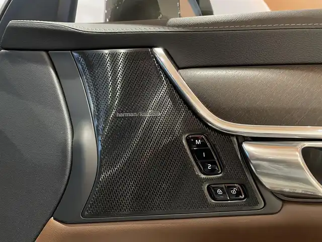 ボルボ Ｖ９０ クロスカントリー D4 AWD プロ 道央・札幌 2021(令3)年 3.8万km グレー インテリセーフ/・city　Safety・ACC・LKA・LCMA・BLIS・360°カメラ/・パイロットアシスト・フルアクティブハイビーム/haｒman/kardonサラウンド/ヘットアップディスプレイ/ナッパレザーシート/シートヒーター/シートベンチレーション/ステアリングヒーター/純正ＨＤＤナビ/フルセグＴＶ/パワーテールゲート
