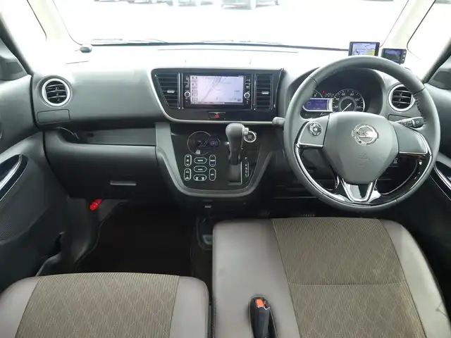 日産 デイズ ルークス HWS X Vセレクション 千葉県 2019(平31)年 3.8万km ホワイトパール エマージェンシーブレーキ/両側パワースライドドア/純正SDナビ/地デジTV/【BD/DVD/CD再生機能　Bluetooth接続】/アラウンドビューモニター/ドライブレコーダー（前後撮影）/革巻きステアリング/ステアリングスイッチ/ETC/LEDヘッドライト/フォグライト/ウインカーミラー/コーナーセンサー/純正15インチアルミホイル/インテリジェントキー