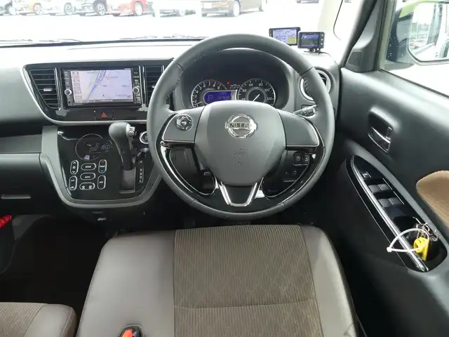 日産 デイズ ルークス HWS X Vセレクション 千葉県 2019(平31)年 3.8万km ホワイトパール エマージェンシーブレーキ/両側パワースライドドア/純正SDナビ/地デジTV/【BD/DVD/CD再生機能　Bluetooth接続】/アラウンドビューモニター/ドライブレコーダー（前後撮影）/革巻きステアリング/ステアリングスイッチ/ETC/LEDヘッドライト/フォグライト/ウインカーミラー/コーナーセンサー/純正15インチアルミホイル/インテリジェントキー