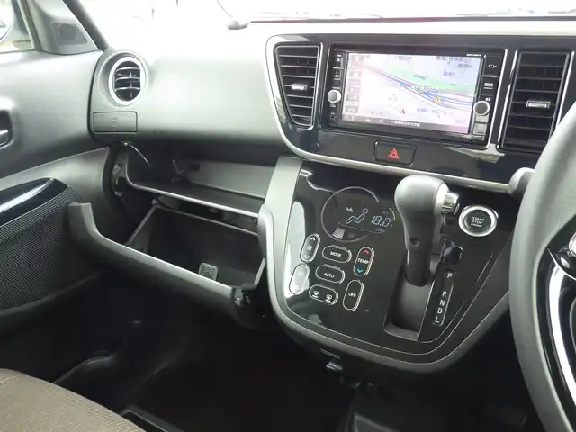 日産 デイズ ルークス HWS X Vセレクション 千葉県 2019(平31)年 3.8万km ホワイトパール エマージェンシーブレーキ/両側パワースライドドア/純正SDナビ/地デジTV/【BD/DVD/CD再生機能　Bluetooth接続】/アラウンドビューモニター/ドライブレコーダー（前後撮影）/革巻きステアリング/ステアリングスイッチ/ETC/LEDヘッドライト/フォグライト/ウインカーミラー/コーナーセンサー/純正15インチアルミホイル/インテリジェントキー