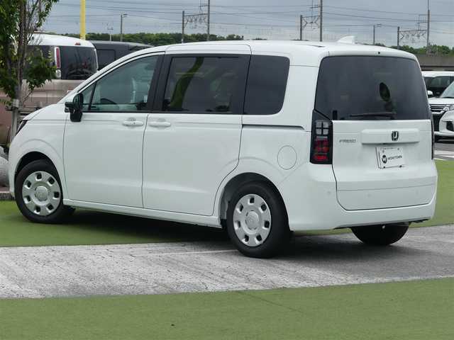 ホンダ フリード AIR 千葉県 2025(令7)年 0.1万km未満 プラチナホワイトパール エアー　1L14AP3　6人　9インチナビ　LXM-242ZFNI(207680円)/ホンダセンシング/・衝突軽減ブレーキ（CMBS）/・車線維持支援システム（LKAS）/・アダプティブクルーズコントロール（ACC）/・後方誤発進抑制機能/・誤発進抑制機能/両側パワースライドドア/純正コネクトナビ/地デジTV/【Apple CarPlay　Android Auto対応】/【Bluetooth接続】/バックカメラ/ステアリングスイッチ/LEDヘッドライト/ウインカーミラー/コーナーセンサー/Honda スマートキー
