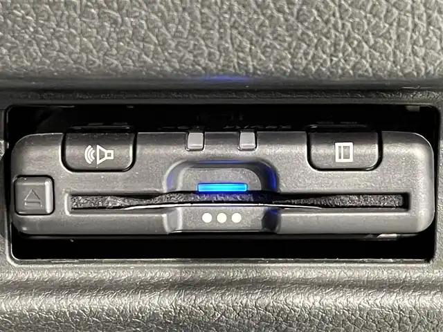 スズキ スペーシア ギア HYBRID XZ 愛知県 2021(令3)年 1万km ピュアホワイトP ディスプレイオーディオ　/（Bluetooth/ラジオ/USB/AppleCarPlay/AndroidAuto)/両側パワースライドドア　/デュアルセンサーブレーキサポート　/レーダークルーズコントロール　/ビルトインＥＴＣ　/シートヒーター　/LEDヘッドライト　/LEDフォグランプ/バックカメラ　/コーナーセンサー/レーンキープアシスト/横滑り防止/プッシュスタート/　　-スマートキー/後席サンバイザー