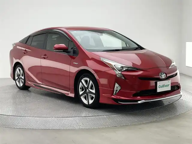 トヨタ プリウス S ツーリングセレクション 兵庫県 2017(平29)年 9.2万km エモーショナルレッド 純正9インチナビ(フルセグTV/CD/DVD/Bluetooth)/バックカメラ/レザーシート/シートヒーター/レーダークルーズコントロール/レーンキープアシスト/プリクラッシュセーフティー/LEDヘッドライト/LEDフォグランプ/オートライト/オートマチックハイビーム/ビルトインETC/ドアバイザー/純正アルミホイール/純正フロアマット