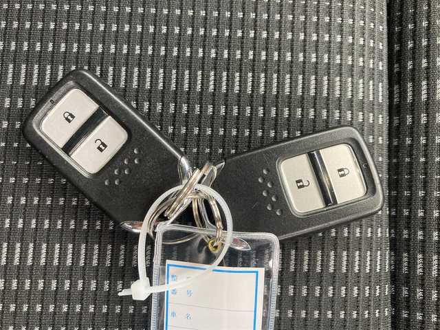 ホンダ ヴェゼル ハイブリッド Z 神奈川県 2014(平26)年 13万km ルーセブラックM (株)IDOMが運営する【じしゃロン焼津店】の自社ローン対象車両になります。こちらは現金ご利用時の価格です。自社ローンご希望の方は別途その旨お申付け下さい。/Carrozzeriaナビ(AVIC-ZH007)/FM/AM/CD/DVD/フルセグ/SD/Bluetooth/衝突軽減（シティブレーキアクティブシステム）/横滑り防止/クルーズコントロール/バックカメラ/ETC/パドルシフト/ステアリングリモコン/コンビシート/前席シートヒーター/LEDヘッドライト/オートライト/フォグランプ/ドアバイザー/社外シフトノブ/プッシュスタート/スマートキー/スペアキー１本/取説