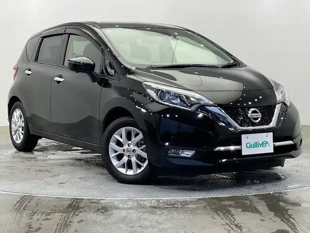 日産 ノート メダリスト 栃木県 2017(平29)年 2.1万km スーパーブラック 純正メモリナビ(MM517D-W)/(フルセグTV・Bluetooth・CD・DVD・SD)/全方位カメラ/バックカメラ/前方ドライブレコーダー/エマージェンシーブレーキ/前後コーナーセンサー/LEDヘッドライト/オートライト/ハーフレザーシート/ETC/アイドリングストップ/禁煙車/スマートキー/プッシュスタート/純正アルミホイール/純正フロアマット/ステアリングスイッチ