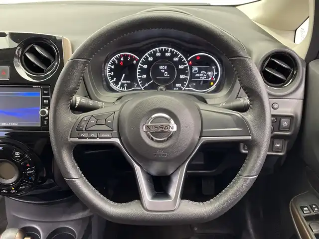 日産 ノート メダリスト 栃木県 2017(平29)年 2.1万km スーパーブラック 純正メモリナビ(MM517D-W)/(フルセグTV・Bluetooth・CD・DVD・SD)/全方位カメラ/バックカメラ/前方ドライブレコーダー/エマージェンシーブレーキ/前後コーナーセンサー/LEDヘッドライト/オートライト/ハーフレザーシート/ETC/アイドリングストップ/禁煙車/スマートキー/プッシュスタート/純正アルミホイール/純正フロアマット/ステアリングスイッチ