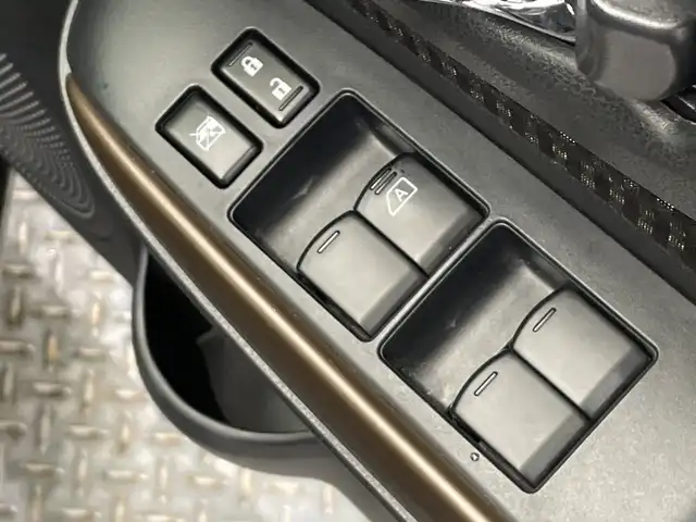 日産 ノート メダリスト 栃木県 2017(平29)年 2.1万km スーパーブラック 純正メモリナビ(MM517D-W)/(フルセグTV・Bluetooth・CD・DVD・SD)/全方位カメラ/バックカメラ/前方ドライブレコーダー/エマージェンシーブレーキ/前後コーナーセンサー/LEDヘッドライト/オートライト/ハーフレザーシート/ETC/アイドリングストップ/禁煙車/スマートキー/プッシュスタート/純正アルミホイール/純正フロアマット/ステアリングスイッチ