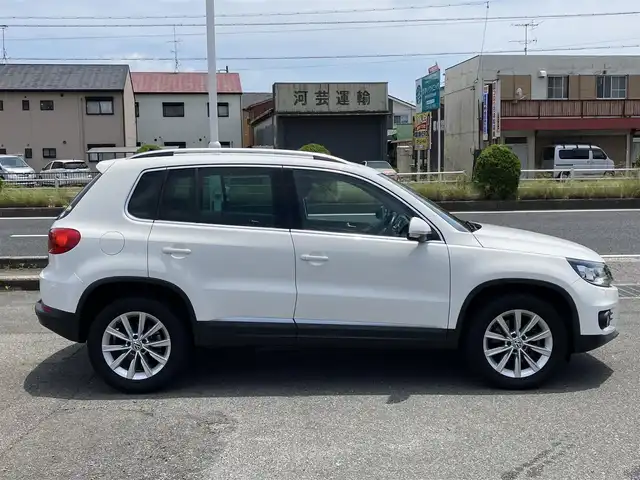 フォルクスワーゲン ティグアン TSI Bモーションテクノロジー 三重県 2013(平25)年 8.8万km 白 純正メモリーナビ/・フルセグ・SD録音/・DVD再生/・Bluetoothオーディオ/・バックカメラ /アイドリングストップ/コーナーセンサー/ルーフレール/純正17インチAW/HIDヘッドライト/フォグライト /リアフォグライト/オートライト/ウィンカーミラー /クルーズコントロール/ドライブレコーダー/革巻ステアリング/ETC/電格ミラー/フロアマット/サイド/カーテンエアバック