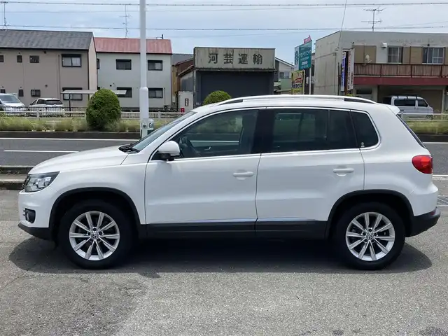 フォルクスワーゲン ティグアン TSI Bモーションテクノロジー 三重県 2013(平25)年 8.8万km 白 純正メモリーナビ/・フルセグ・SD録音/・DVD再生/・Bluetoothオーディオ/・バックカメラ /アイドリングストップ/コーナーセンサー/ルーフレール/純正17インチAW/HIDヘッドライト/フォグライト /リアフォグライト/オートライト/ウィンカーミラー /クルーズコントロール/ドライブレコーダー/革巻ステアリング/ETC/電格ミラー/フロアマット/サイド/カーテンエアバック