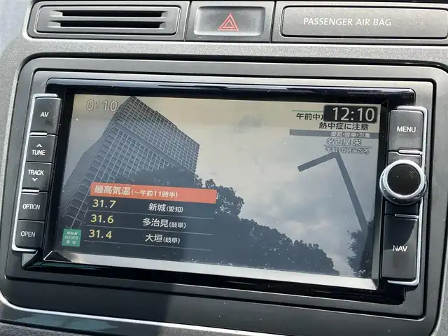 フォルクスワーゲン ティグアン TSI Bモーションテクノロジー 三重県 2013(平25)年 8.8万km 白 純正メモリーナビ/・フルセグ・SD録音/・DVD再生/・Bluetoothオーディオ/・バックカメラ /アイドリングストップ/コーナーセンサー/ルーフレール/純正17インチAW/HIDヘッドライト/フォグライト /リアフォグライト/オートライト/ウィンカーミラー /クルーズコントロール/ドライブレコーダー/革巻ステアリング/ETC/電格ミラー/フロアマット/サイド/カーテンエアバック