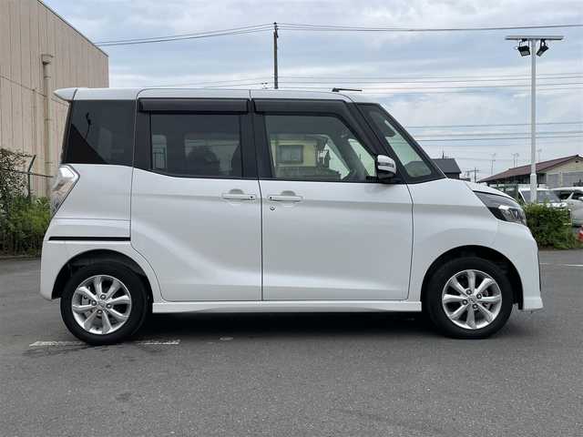 日産 デイズ ルークス ハイウェイスターX 東京都 2017(平29)年 5.8万km ホワイトパール アラウンドビューモニター/エマージェンシーブレーキ/アダプティブヘッドライト/両側パワースライドドア/アイドリングストップ/横滑り抑制機能/スマートキー/プッシュスタート/オートエアコン