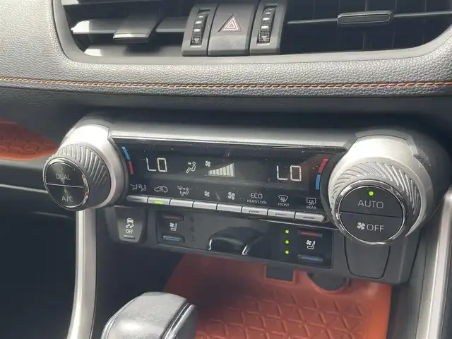 トヨタ ＲＡＶ４ アドベンチャー 愛知県 2020(令2)年 3.7万km Ｌグリーン ワンオーナー　/純正ＳＤナビ　/フルセグ　/バックカメラ　/ステアリングヒーター　/ベンチレーション　/シートヒーター　/バックカメラ　/ＩＣＳ　/ＬＤＡ　/ＡＨＢ　/レーダークルーズ　/Ｂｌｕｅｔｏｏｔｈ　/パワーシート
