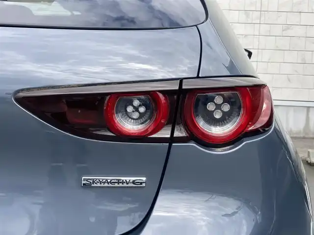 マツダ マツダ３ファストバック 15S ツーリング 静岡県 2020(令2)年 3.3万km ポリメタルグレーM i-ACTIVSENSE/純正SDナビ/　AM FM CD DVD Bluetooth USB HDMI/フルセグTV/ビルトインETC/LEDオートヘッドランプ/レーダークルーズコントロール/ヘッドアップディスプレイ/純正18インチアルミホイール/スマートキー2本/前後方クリアランスソナー/ワンオーナー/アラウンドビューモニター/前後方ドライブレコーダー